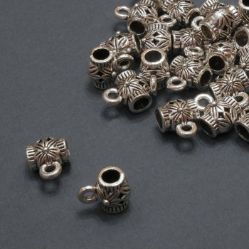Bižuterní součástka Bail – držák, průměr 6×8 mm, otvor 3,3 mm, balení 20 g ± 25 ks.