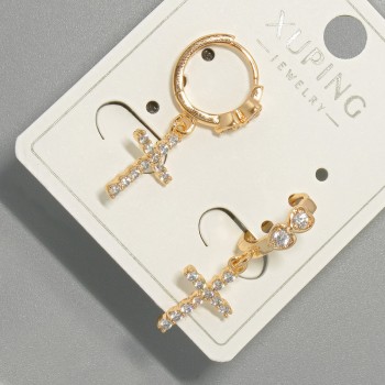 Náušnice „Kříž“ Xuping s bílými štrasovými kamínky, průměr 9×14 mm, délka 26 mm, pozlacení 18K
