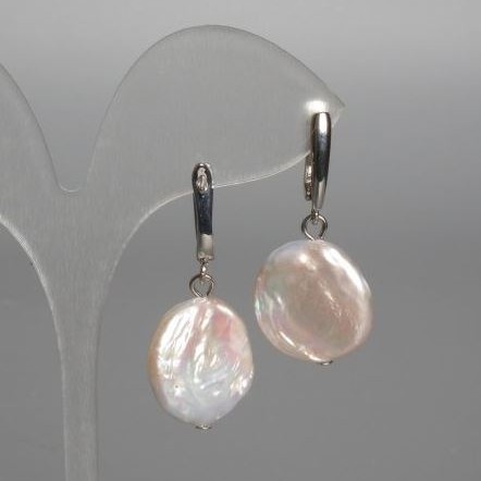 Barokní náušnice z perel s odstínem benzínu, průměr cca 19×23 mm, délka cca 40 mm, anglický zámek