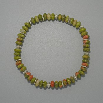 Náramek z heliotropového jaspisu, přírodní kámen, hladké rondely, průměr 6,5 × 3 mm ±, délka 18 cm ± (elastický) se kovovými vsadkami