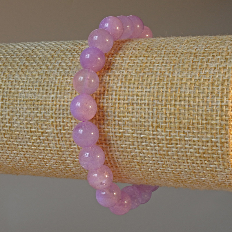 Náramek z levandulového ametystu, přírodní kámen, hladké kuličky, průměr 8,5 mm, délka 18 cm (elastický)