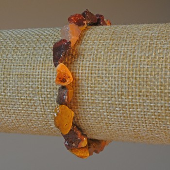 Náramek z jaspisu mookaite – přírodní neopracovaný kámen, fazetovaný, průměr 8×10 mm, délka 18 cm ± (elastický)