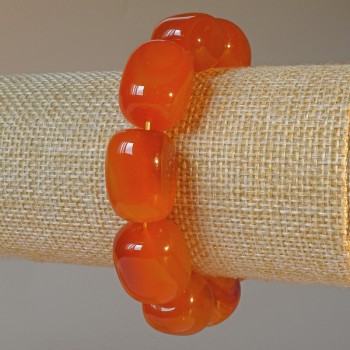 Náramek z oranžového achátu, přírodní kámen, kostkové korálky, rozměry 15×19 mm, délka cca 18 cm (gumičkový)