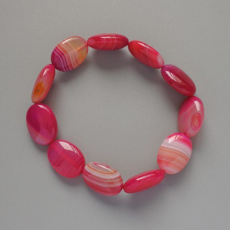 Náramek z malinového achátu, oválný tvar, průměr 13×18 mm ±, délka 18 cm ± (elastický)