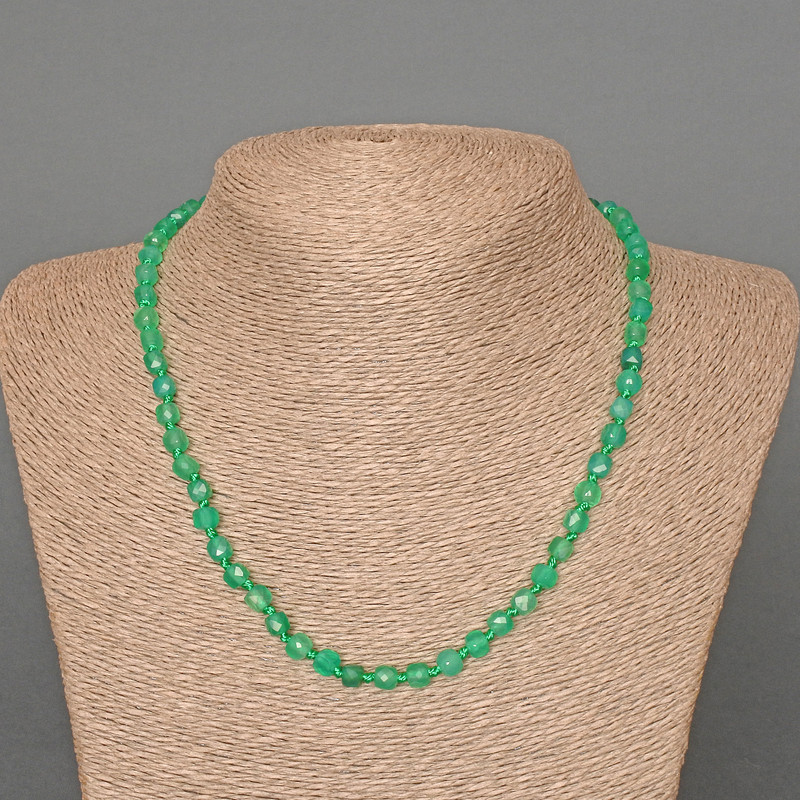 Náhrdelník z chrysoprasu, přírodní kámen, broušený kubický korálek, průměr 5 mm ±, délka 48 cm ±