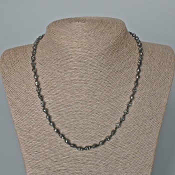 Náhrdelník z hematitu ve tvaru lebky, průměr 5×6×5 mm, délka 46 cm