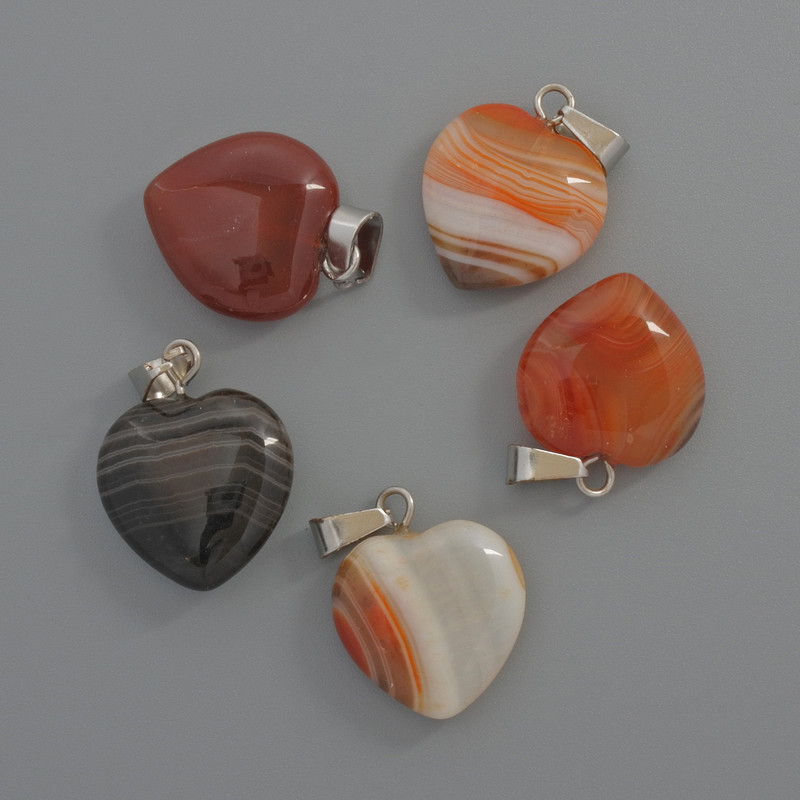 Přívěsek srdce z hnědého achátu, průměr 15×15×6 mm, délka 23 mm