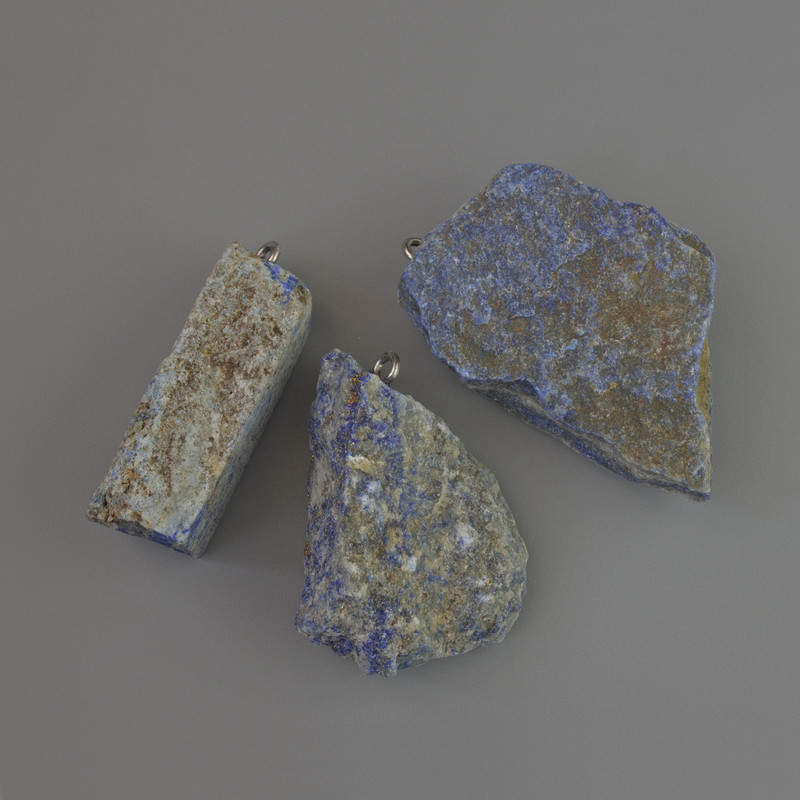 Přívěšek z lazuritu, přírodní nerafinovaný kámen, průměr 37 × 14 až 43 × 27 mm ±, mix