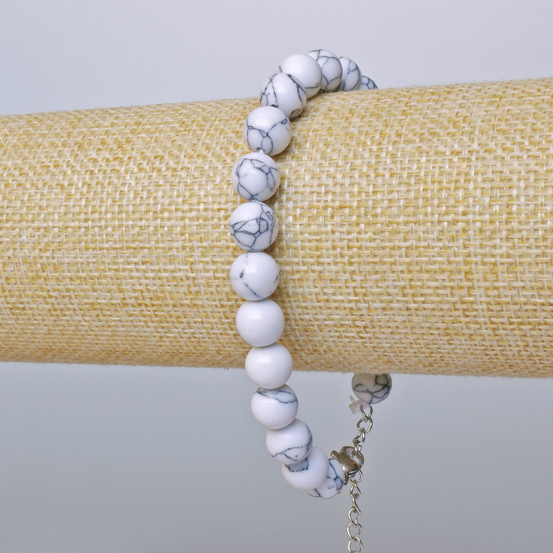 Náramek z umělého chalcedonu – hladká kulička, průměr 8 mm + -, délka 19–24 cm + - (stříbrné zapínání)