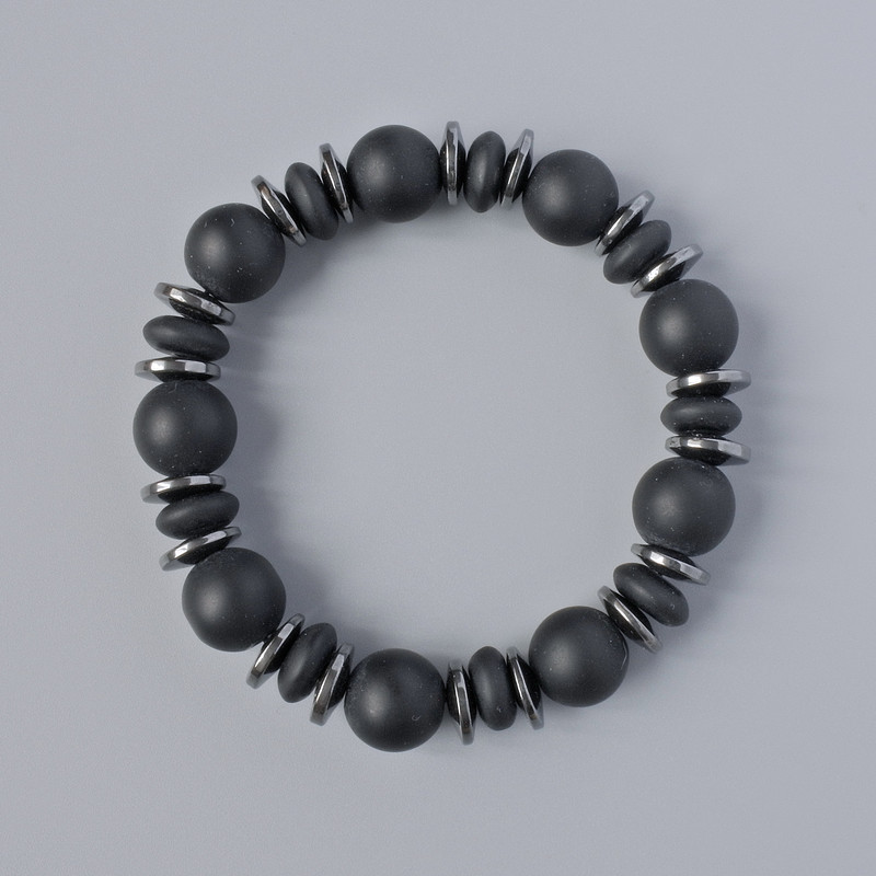Náramek ze šungitu, hladké rondelové korálky a kulička, průměr 10×4,5 mm, 5 mm a 12 mm ±, délka 18 cm ± ( elastický ) se hematitovými vložkami