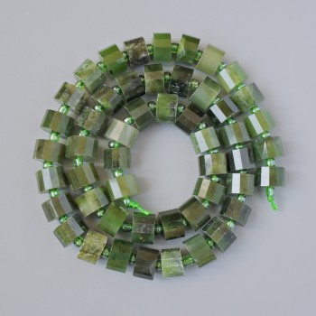 Korálky kanadského jadeitu, přírodní kámen, brusovaný disk, průměr 8×6 mm ±, délka 38 cm ±, s korálkami na niti