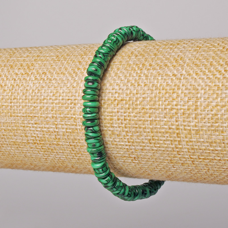 Náramek z malachitu — hladké rondely, lisované, průměr 6×2 mm, délka 18 cm, elastický