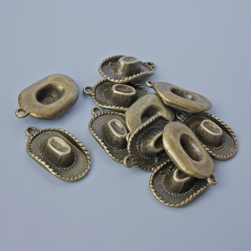 Přívěšek „Klobouk“, rozměry 22×13, 5×5 mm, průměr otvoru 1,8 mm, balení 11 ks ± bronzová barva kovu