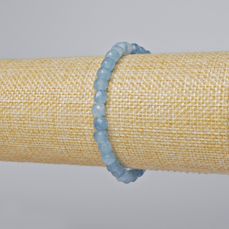 Náramek z akvamarínu, přírodní kámen, broušený kubický korálek, průměr 5,5 mm ±, délka 18 cm ± (elastický)