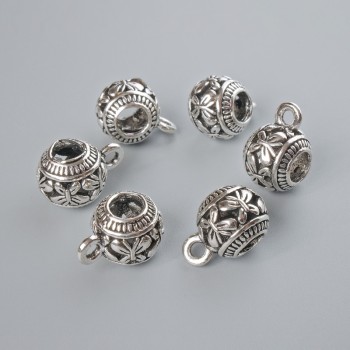 Poutko na přívěsek (bail), stříbrné barvy, rozměry 9,5×10,5 mm, průměr otvoru 2 mm, balení 4 ks, délka 15 mm