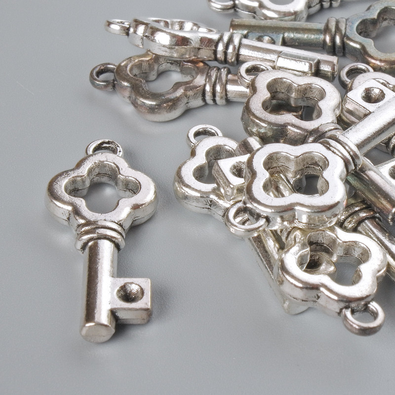 Přívěšek klíč 25×11 mm, balení 12 ks, ±20 g, stříbrná barva kovu