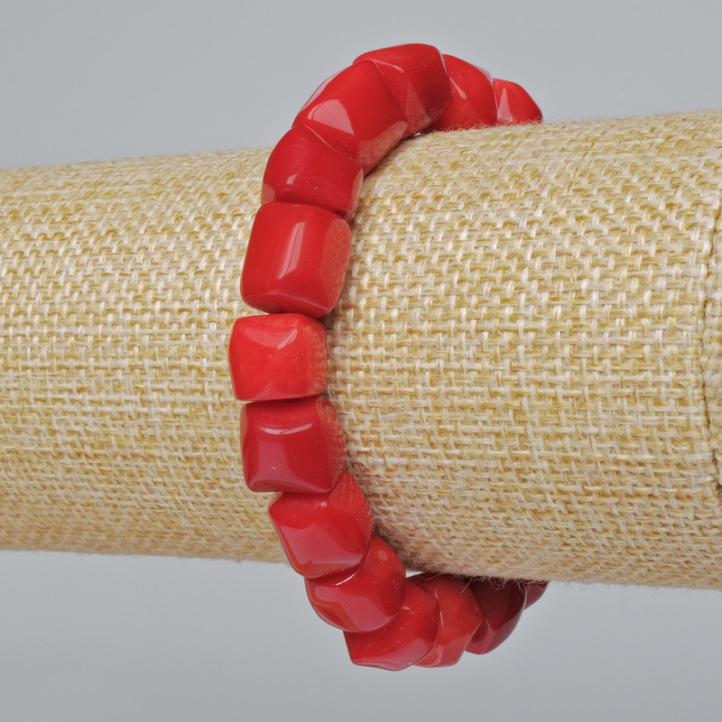 Náramek z přírodního korálu, broušené korálky (asortiment, střední velikost), průměr 12×13 mm ±, délka 18 cm ± (elastický)