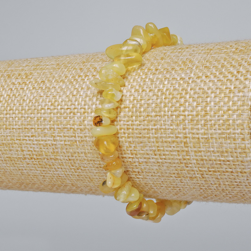 Náramek ze žlutého opálu, opálové čipy, průměr 6×3 mm, délka 18 cm, elastický