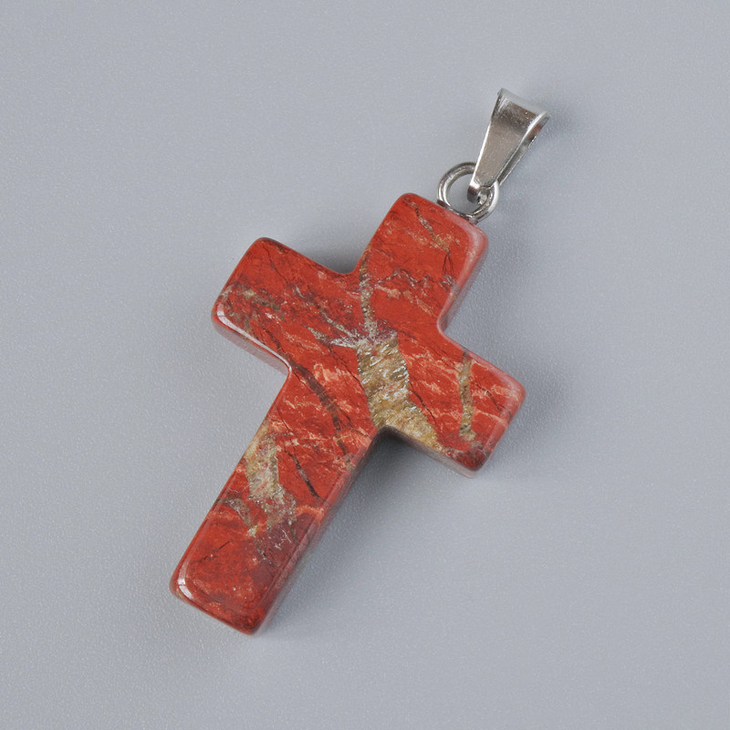 Přívěšek „Kříž“ z červeného jaspisu, přírodní kámen, průměr 25×18 mm, délka 34 mm.