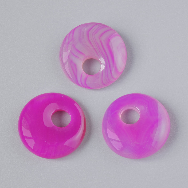 Přívěšek ve tvaru donutu z malinového achátu, přírodní kámen, rozměry 18 × 5 mm, průměr díry 5 mm