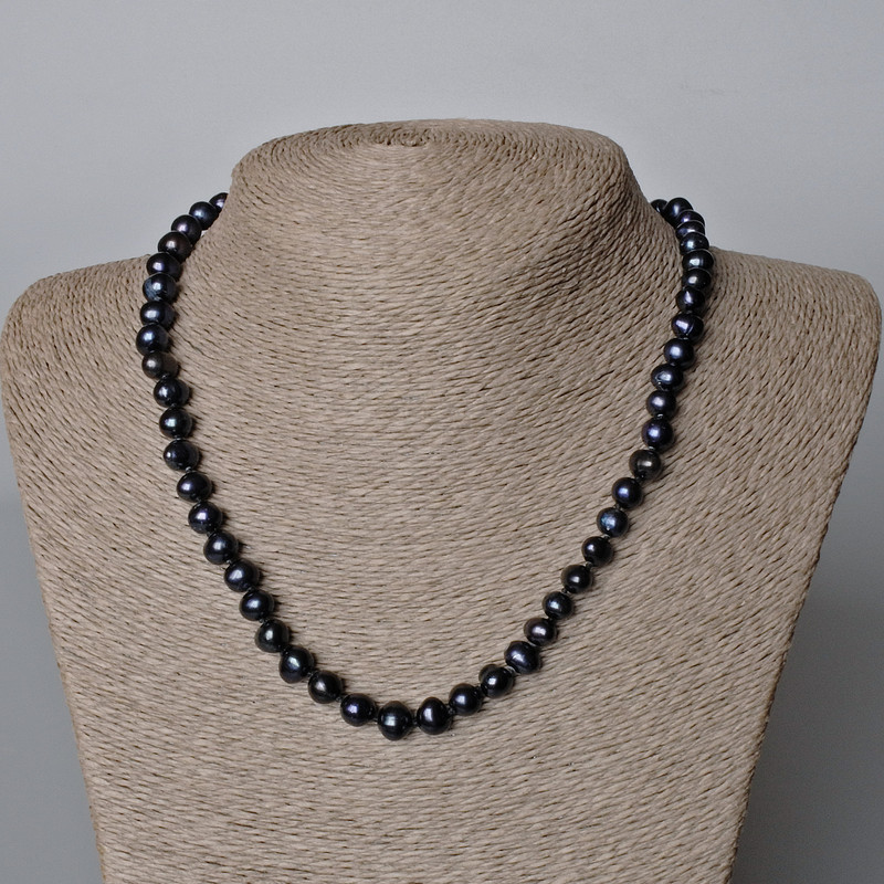 Náhrdelník z černých říčních perel, průměr 8,5×7 mm, délka 44–45 cm