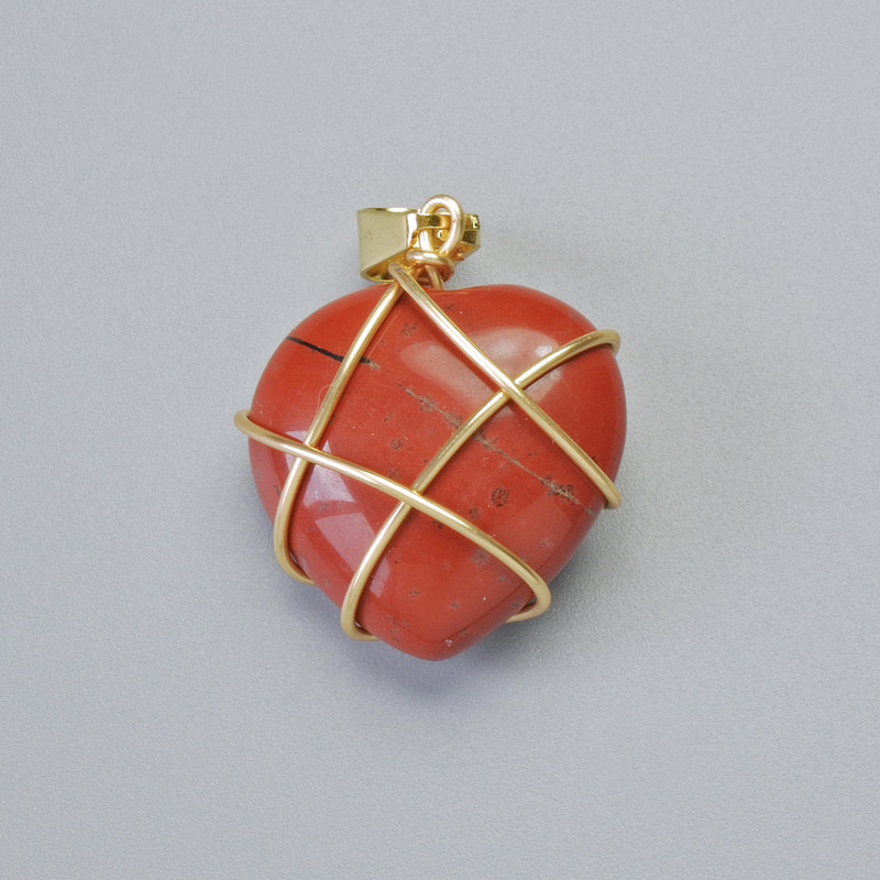 Přívěsek «Srdce» z červeného jaspisu v zlatém opletení, průměr 20×20 mm ±, délka 30 mm ±