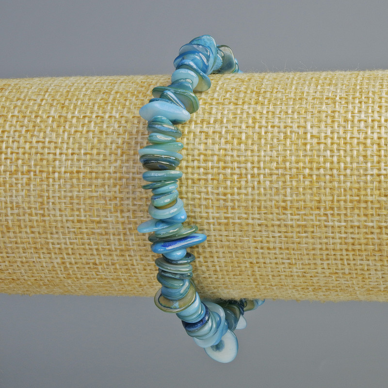 Náramek z modré perleti, drobné fragmenty, průměr 10×2 mm, délka 18 cm (elastický)