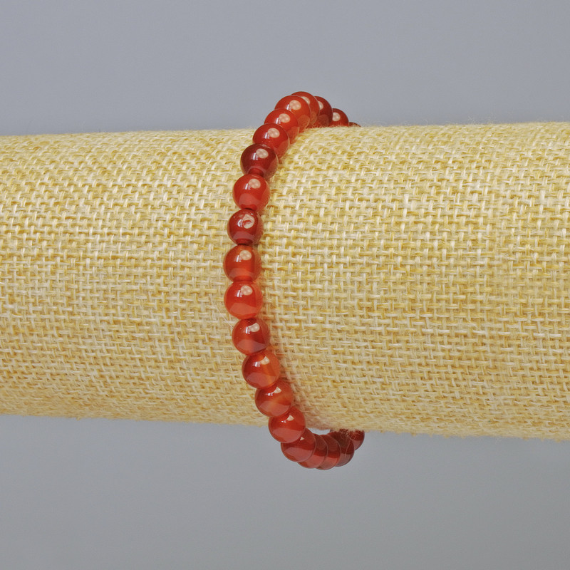 Náramek z karneolu z přírodního kamene, hladké kuličky, průměr cca 6 mm, na elastické šňůře, délka 18 cm+