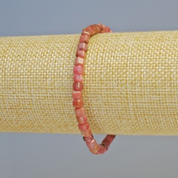 Náramek z rhodonitu, přírodní kámen, brusované kubické korálky, průměr 4 mm ± (elastická šňůra), délka 18 cm+