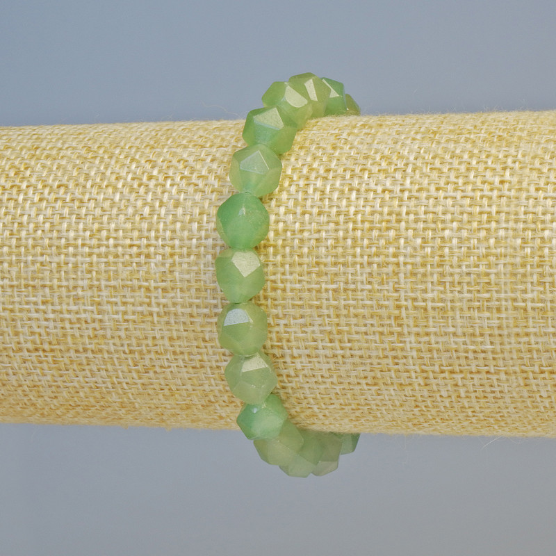 Náramek z nefritu, přírodní kámen, víceúhelníkové korálky, průměr 7,5 × 8,5 mm, elastický, délka 18 cm+