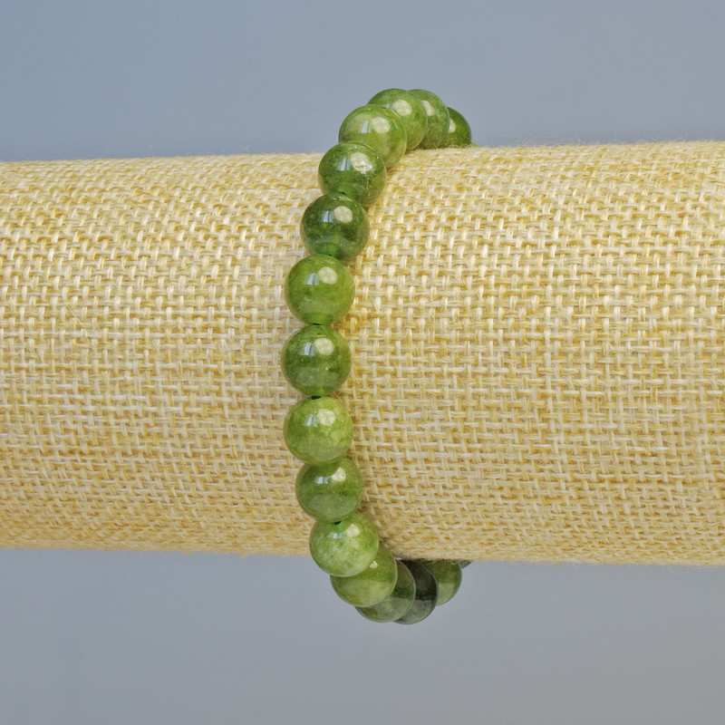 Náramek z přírodního jadeitu, hladké kuličky, průměr cca 8 mm, elastický, délka 18 cm+