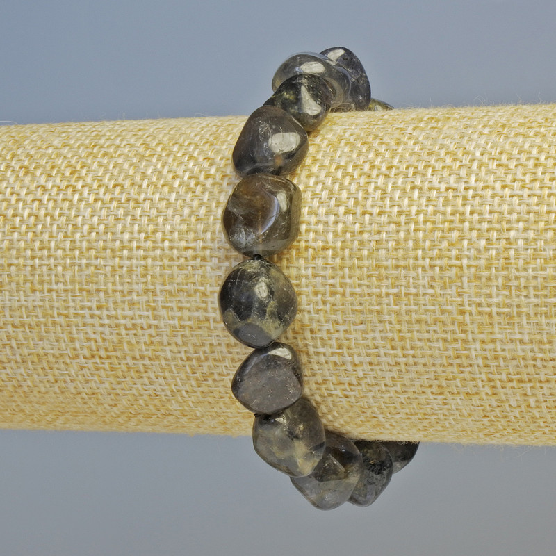 Náramek z přírodního iolitu, facetovaný, průměr 11×12 mm ± (elastický), délka 18 cm+