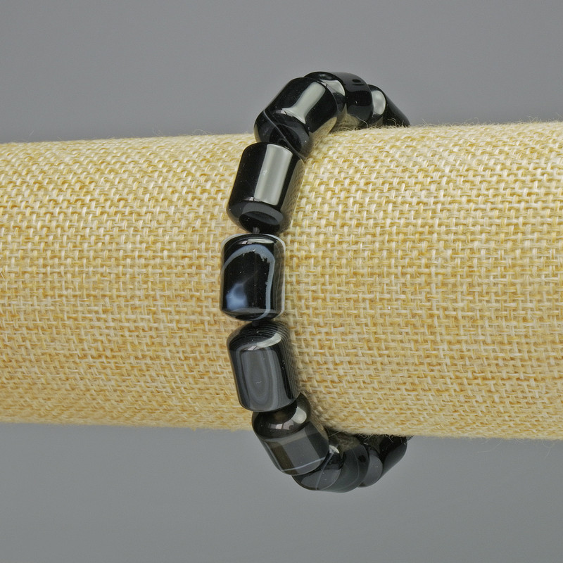 Náramek z černého achátu, cylindrické korálky, průměr 10×14 mm, na elastické šňůrce, délka 18 cm+