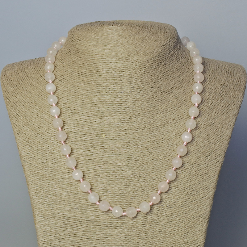Náhrdelník z růžového křemene, přírodní kámen, broušená korálka, průměr 8 mm, délka 45–50 cm