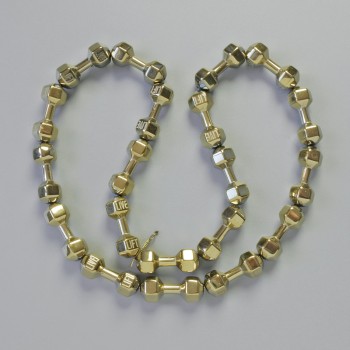 Korálky hematit ve tvaru činky, barva světle bronzová, průměr 21×7 mm, délka cca 42 cm