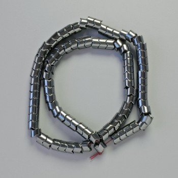 Korálky hematitu cylindrické zigzag, černé barvy, rozměr 7×5 mm, délka cca 40 cm