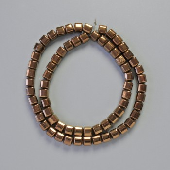 Hematitové kostkové korálky, měděná barva, rozměr 6×6 mm, délka cca 41 cm
