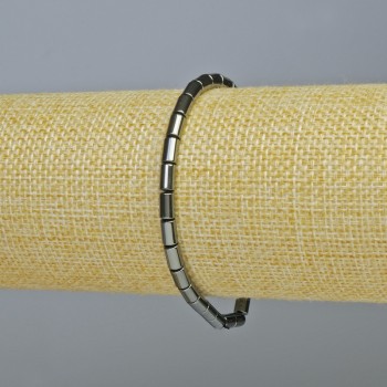 Náramek z černého hematitu cylindrického tvaru