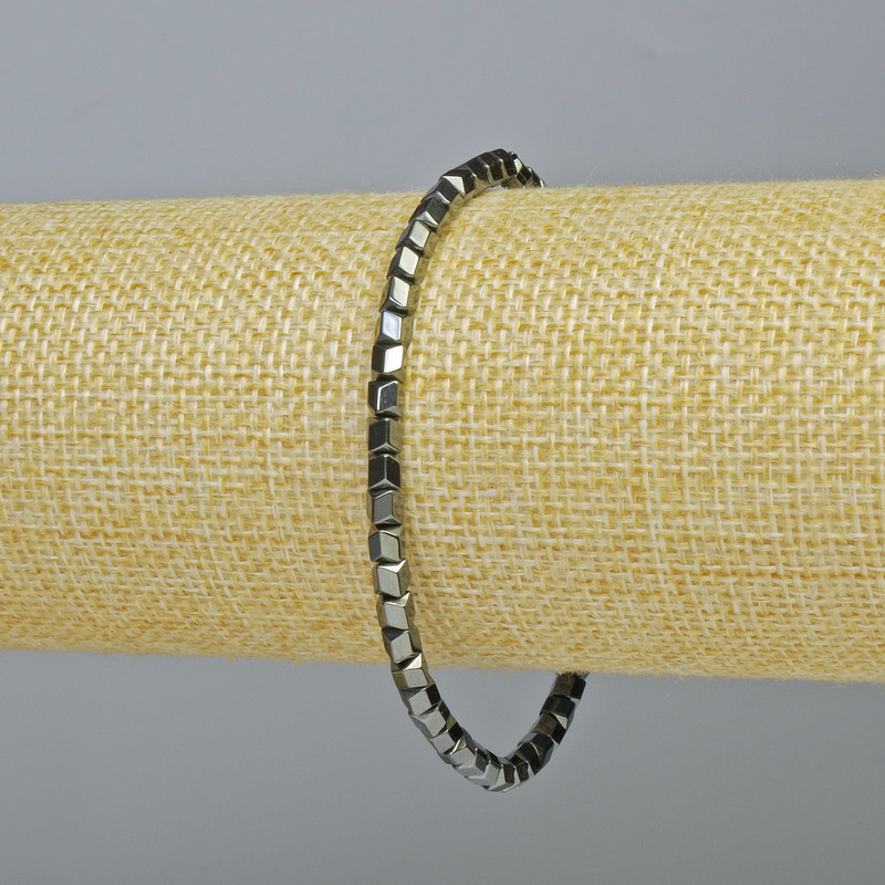 Náramek z hematitu se šestiúhelníkovým tvarem zig-zagu, černá barva, průměr 3,5 × 3,5 mm, délka 18 cm ± (streč)