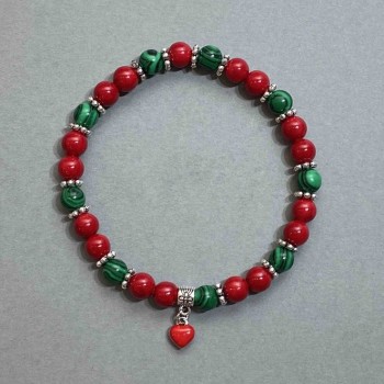 Náramek z korálu a malachitu (syntetický) s přívěskem Třešničky, průměr 6–7 mm, délka 18 cm, streč