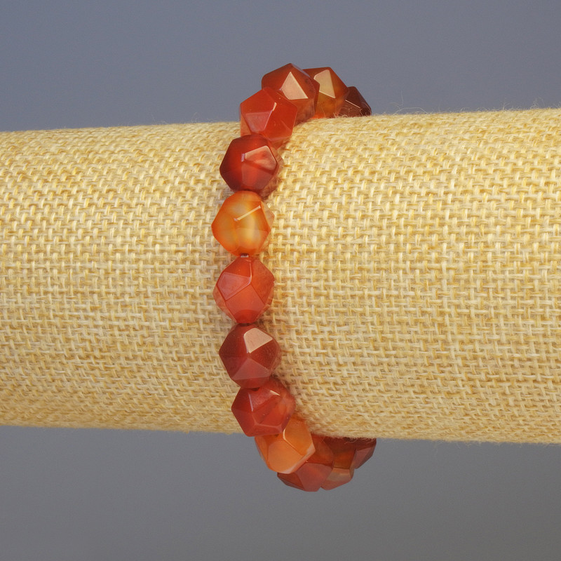 Náramek z karneolu, přírodní kámen, multifacetní korálky, průměr 8×8 mm ±, délka 18 cm ±, na elastické šňůrce