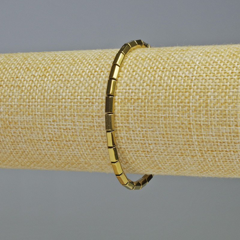 Náramek z hematitu ve tvaru šestiúhelníku se zaoblenými hranami, zlatá barva, průměr 5×4 mm, délka 18 cm, elastický