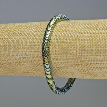 Náramek z hematitu – rondelové korálky, vlnitý tvar, zelený chameleon odstín, průměr 6×1 mm, délka 18 cm, elastický