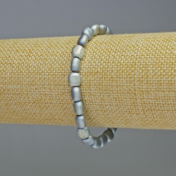 Náramek z hematitu, oválné korálky modro-matného odstínu s chameleon efektem, průměr cca 7 x 7 mm, délka cca 18 cm, elastický