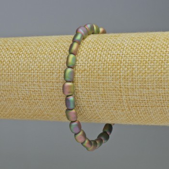 Náramek z hematitu – oválné korálky, matný duhový odstín, průměr 7×7 mm, délka 18 cm, elastické provedení
