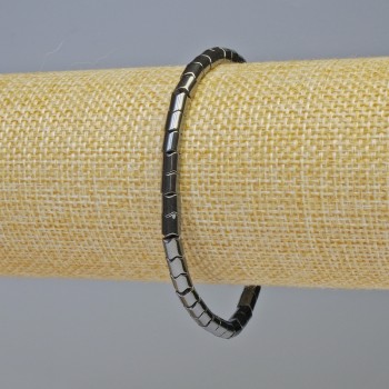 Náramek z hematitu ve tvaru válců zig-zag, černé barvy, průměr 4×4 mm, délka 18 cm, elastický