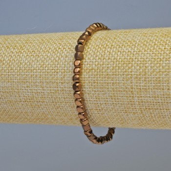 Náramek z hematitu – kubické korálky, měděná barva, matný a lesklý, průměr 4×4 mm, délka 18 cm, elastický