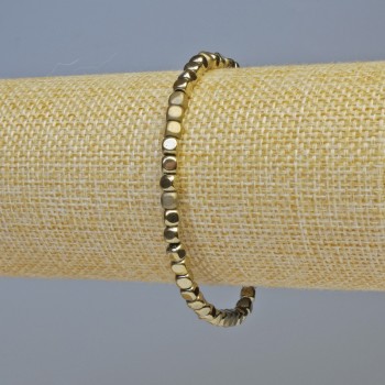 Náramek z hematitu ve tvaru kostek, bronzová barva, matný a lesklý, průměr 4×4 mm, délka 18 cm, na pružné šňůře