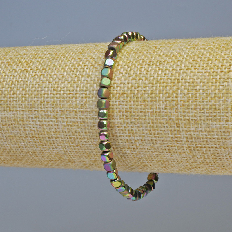 Náramek z hematitu – duhové kostky, matný a lesklý, průměr 4×4 mm, délka 18 cm, elastický