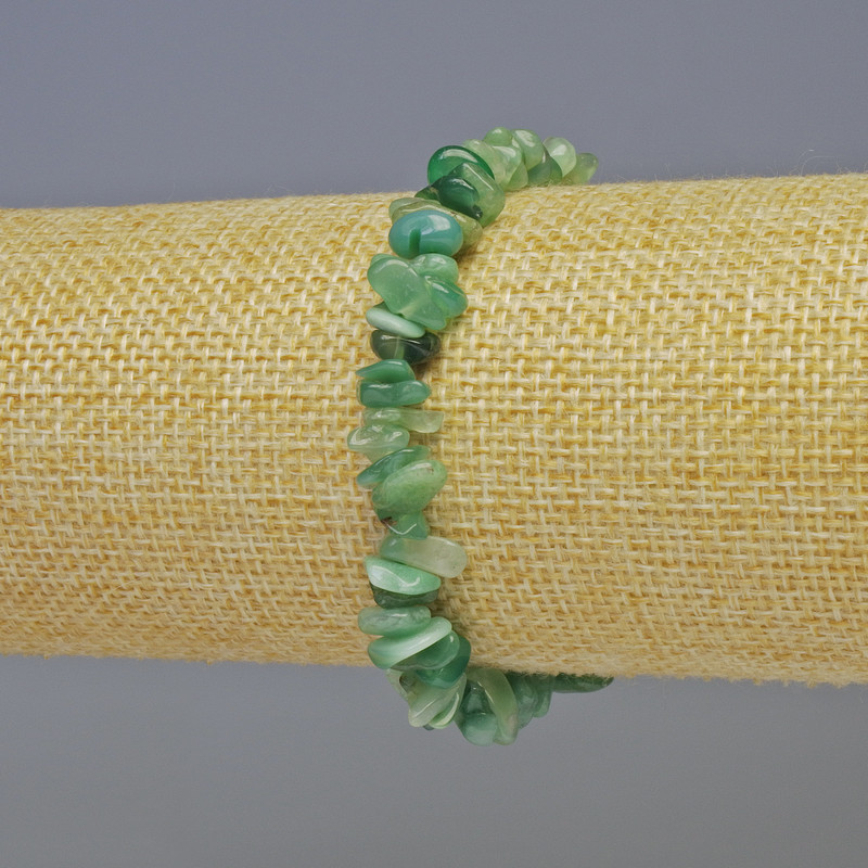 Náramek ze zeleného achátu, přírodní kámen, drobné fragmenty, průměr 5×2 mm a 8×4 mm, délka 18 cm, elastický